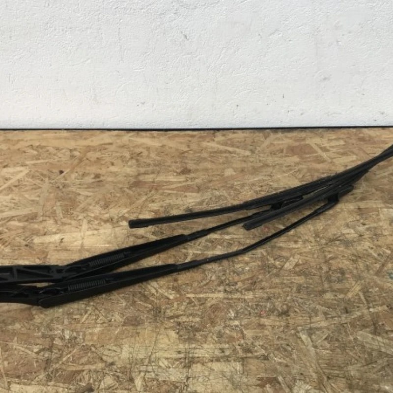 Stergatoare parbriz / Volkswagen Golf MK6 2011 / Caroserie, oglinzi si faruri