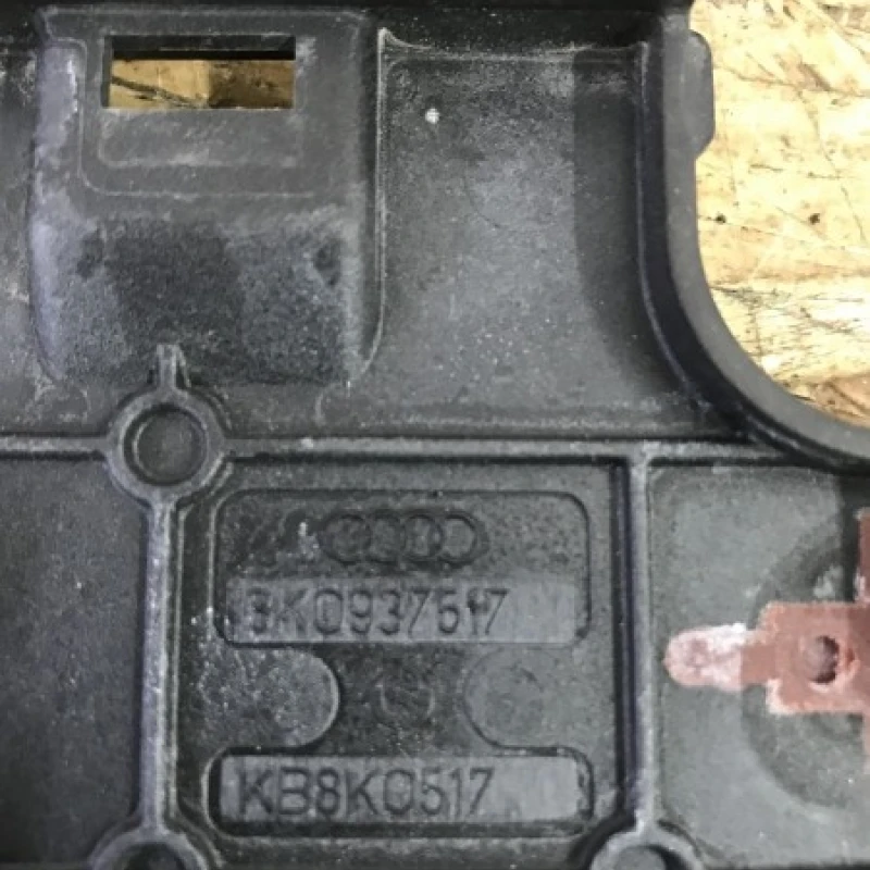 Tablou sigurante principal / Audi Q5 8R 2012 / Audio si electronice