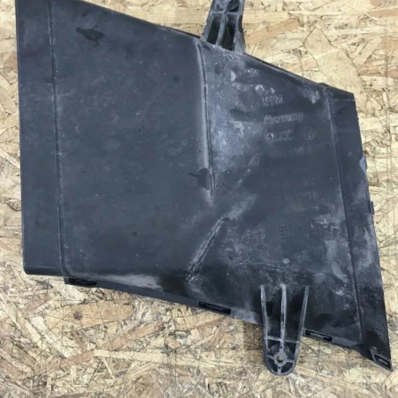 Difuzor captare aer / Audi Q5 8R 2012 / Motor, racire si evacuare
