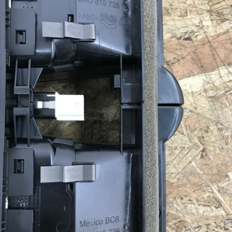 Grila ventilatie centrala bord / Volkswagen Golf MK6 2011 / Interior