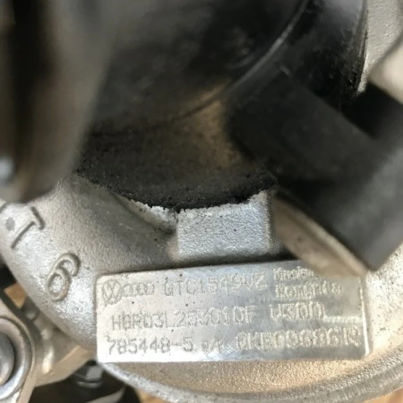 Turbosuflanta turbina / Volkswagen Passat B7 Alltrack 2014 / Caroserie, oglinzi si faruri
