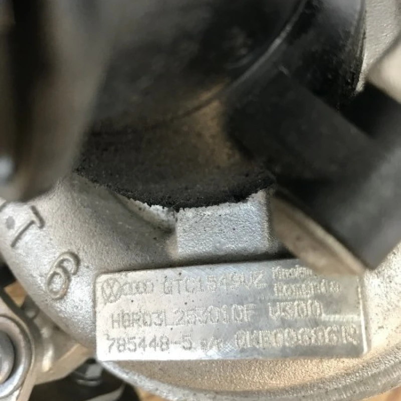 Turbosuflanta turbina / Volkswagen Passat B7 Alltrack 2014 / Caroserie, oglinzi si faruri