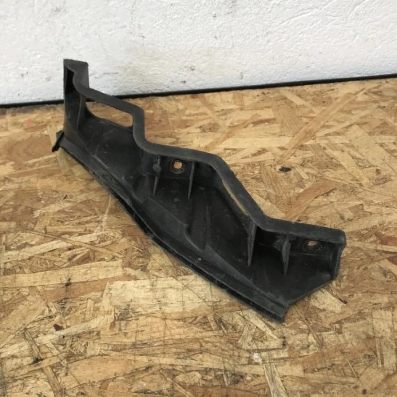 Suport far stanga / Volkswagen Passat B6 2010 / Caroserie, oglinzi si faruri