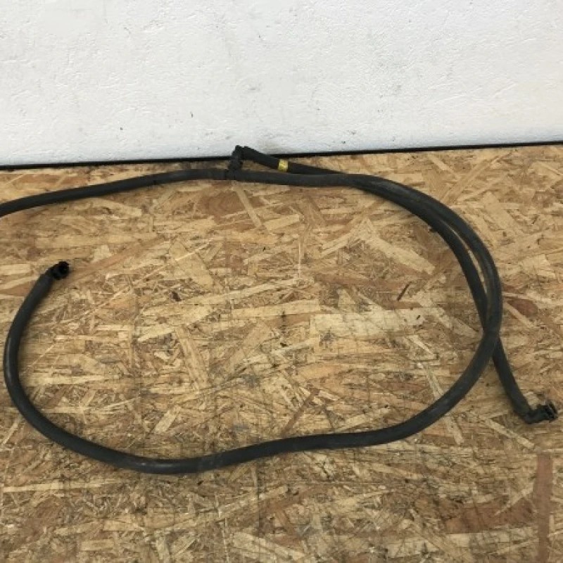 Furtun spalator far / Volkswagen Passat B6 2010 / Caroserie, oglinzi si faruri