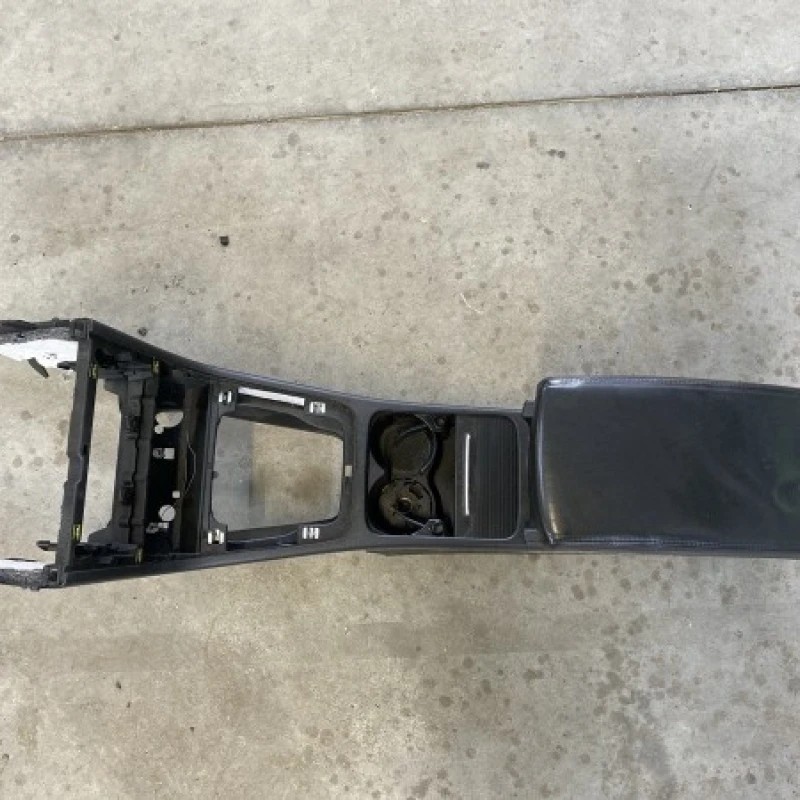 Cotiera de piele / Volkswagen Passat B6 2010 / Interior