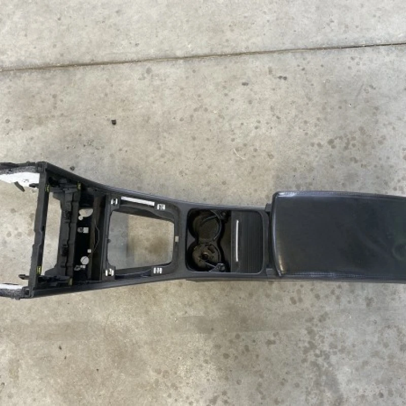 Cotiera de piele / Volkswagen Passat B6 2010 / Interior