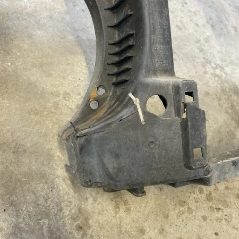 Trager / Volkswagen Passat B6 2010 / Caroserie, oglinzi si faruri