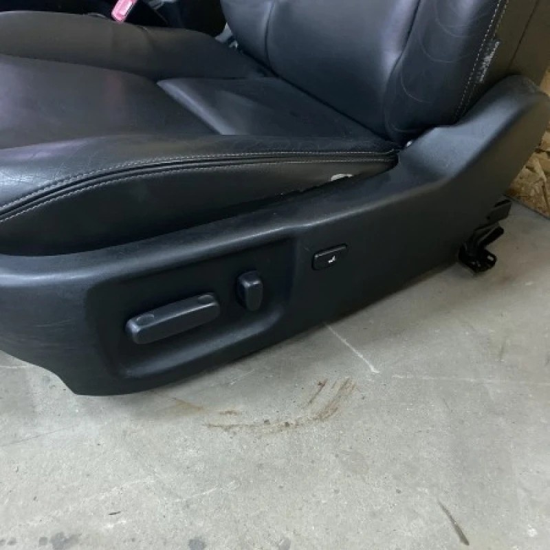 Scaune fata spate interior de piele / Toyota Avensis T27 2010 / Interior
