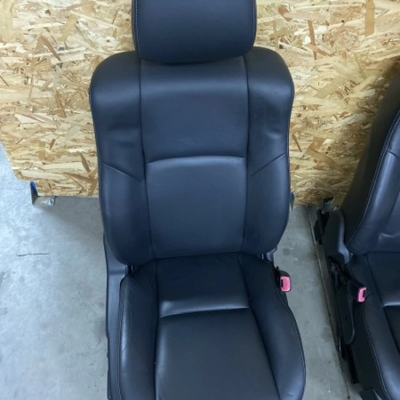 Scaune fata spate interior de piele / Toyota Avensis T27 2010 / Interior