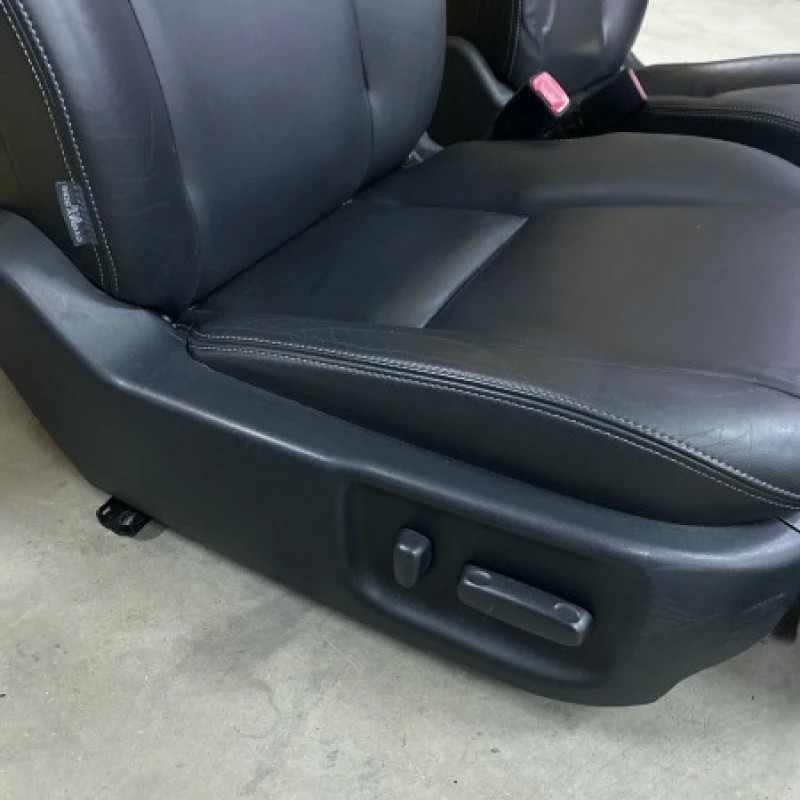 Scaune fata spate interior de piele / Toyota Avensis T27 2010 / Interior