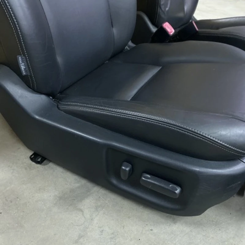 Scaune fata spate interior de piele / Toyota Avensis T27 2010 / Interior