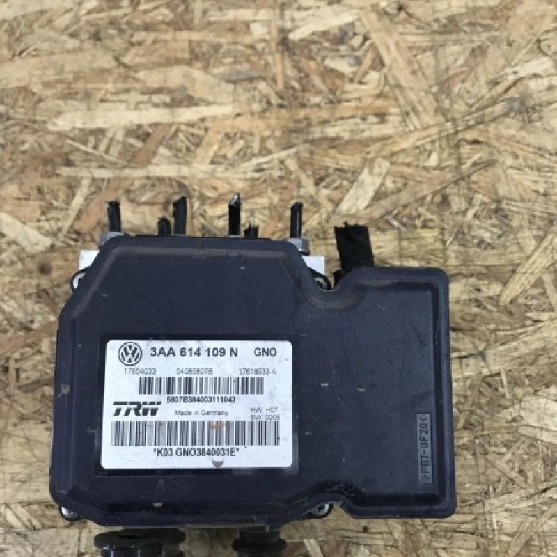 Pompa ABS / Volkswagen Passat B7 2011 / Frane