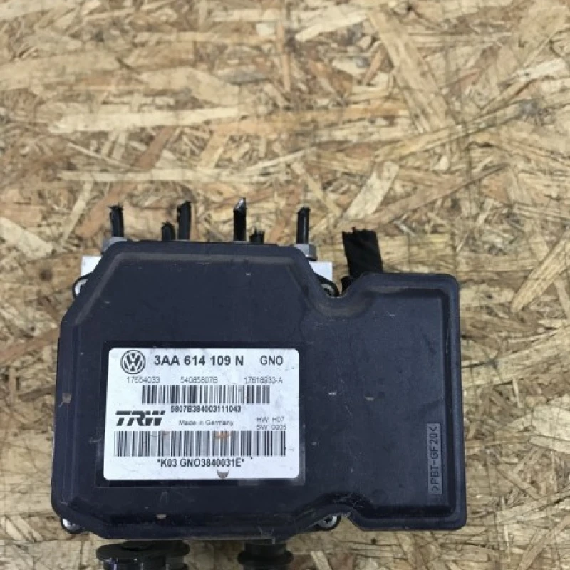 Pompa ABS / Volkswagen Passat B7 2011 / Frane