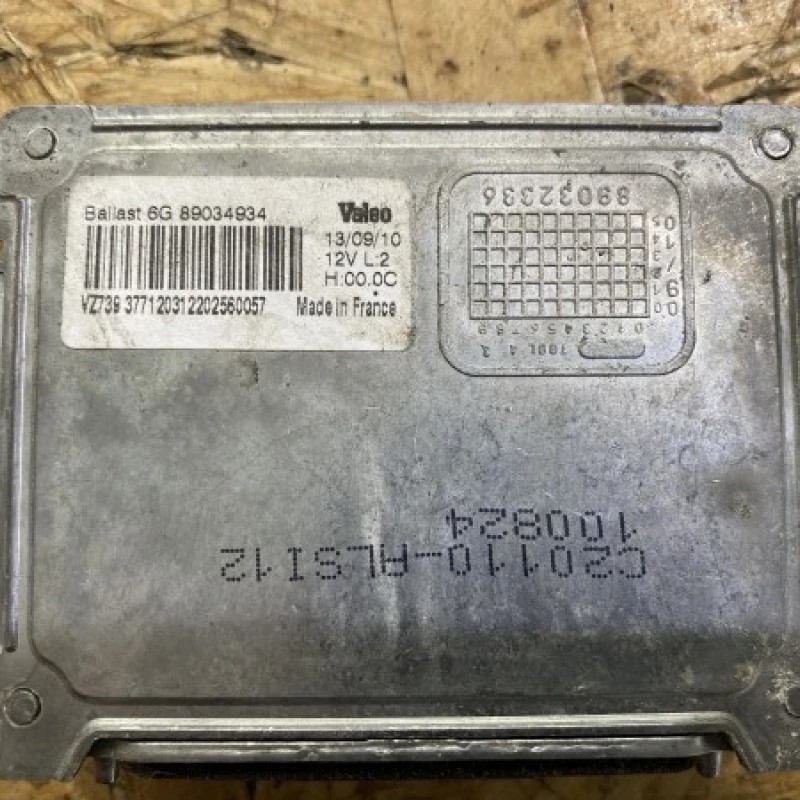 Droser balast xenon / Volkswagen Passat B6 2010 / Caroserie, oglinzi si faruri