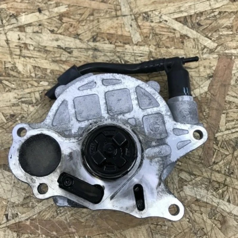 Pompa vaccum / Volkswagen Passat B7 2011 / Caroserie, oglinzi si faruri