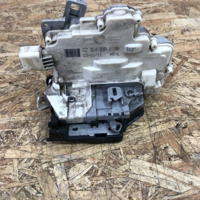 Iala broasca stanga spate / Volkswagen Passat B7 2011 / Caroserie, oglinzi si faruri