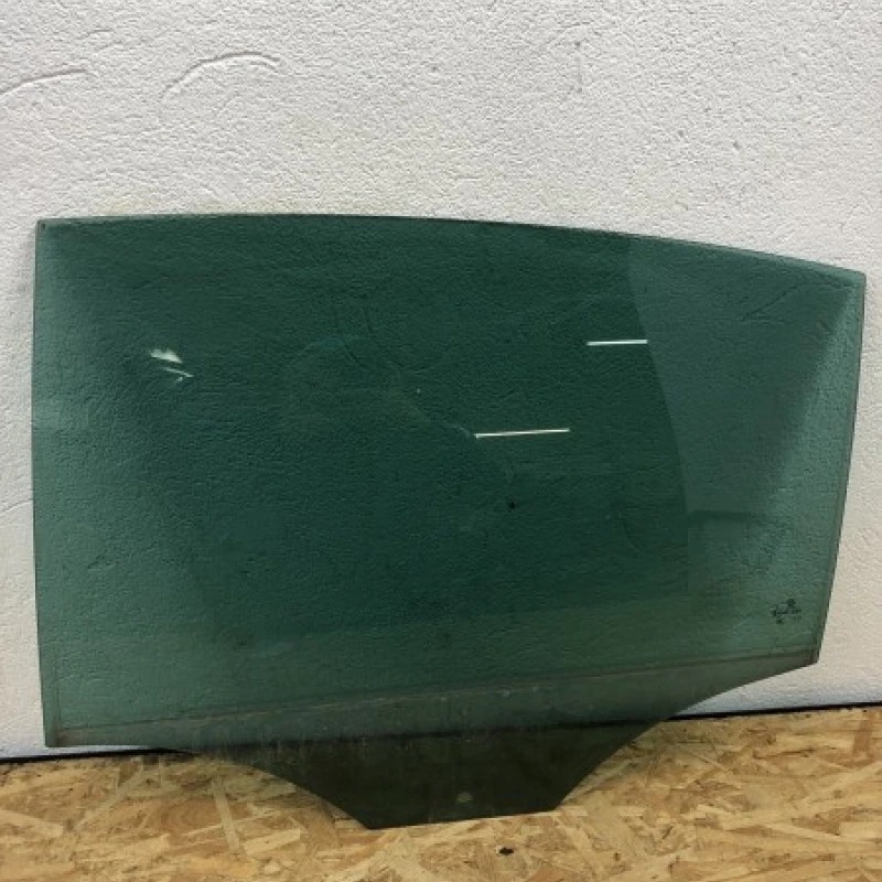 Geam stanga spate / Volkswagen Passat B7 2011 / Caroserie, oglinzi si faruri