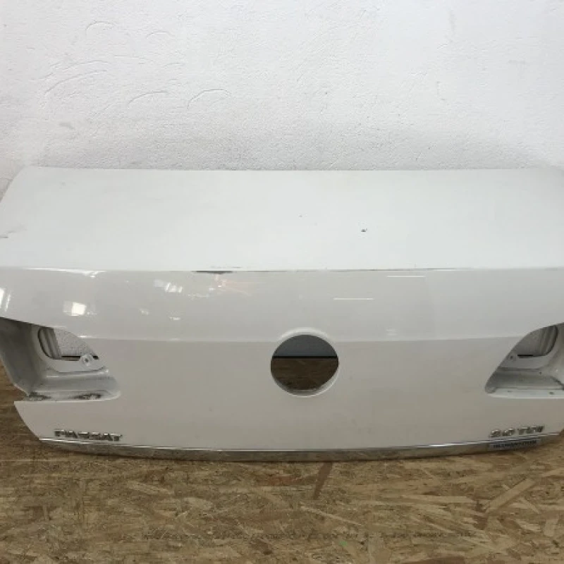 Capota spate / Volkswagen Passat B7 2011 / Caroserie, oglinzi si faruri