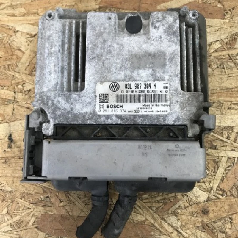 Calculator ECU motor Volkswagen 
