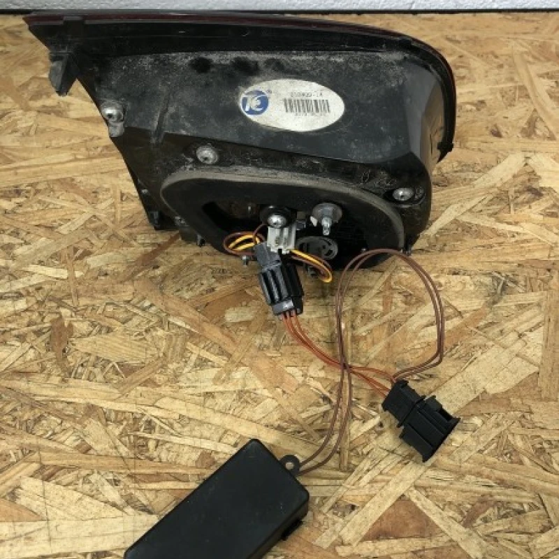 Stop dreapta haion cu led / Volkswagen Golf MK6 2010 / Caroserie, oglinzi si faruri