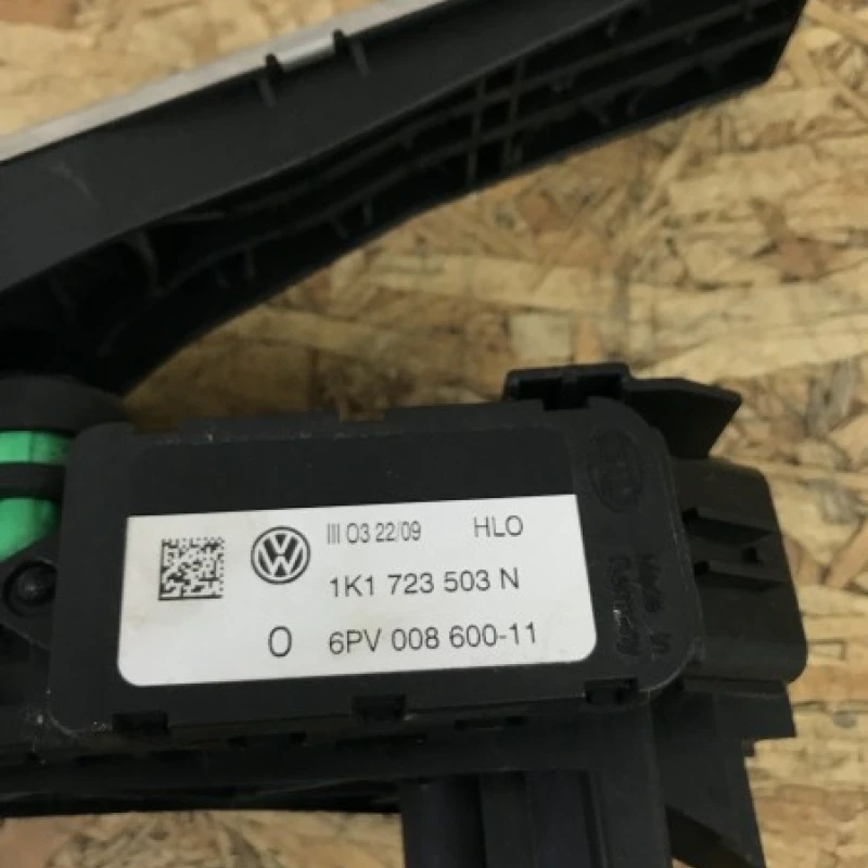 Pedala acceleratie / Volkswagen Golf MK6 2010 / Interior