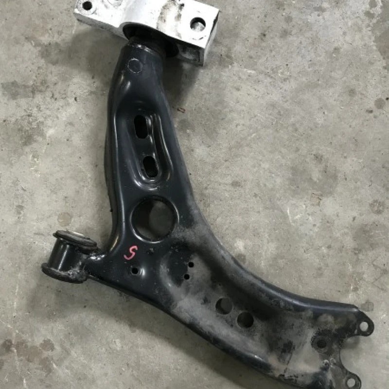 Brat suspensie stanga / Volkswagen Golf MK6 2010 / Directie si suspensie
