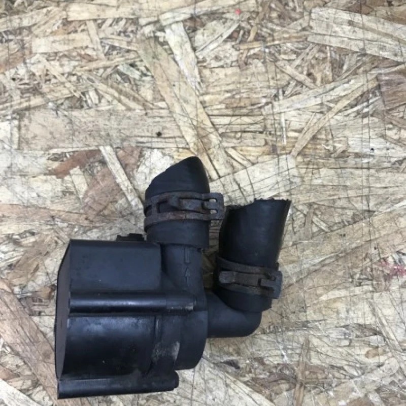 Pompa recirculare apa Volkswagen Golf MK6 2010