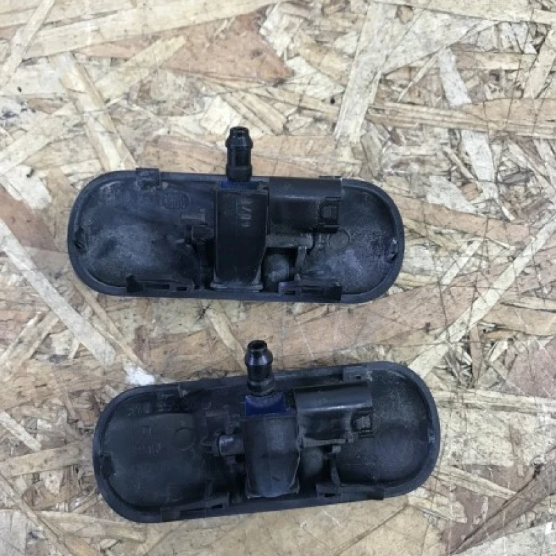Set diuze spalare parbriz incalzite electric / Volkswagen Golf MK6 2010 / Altele