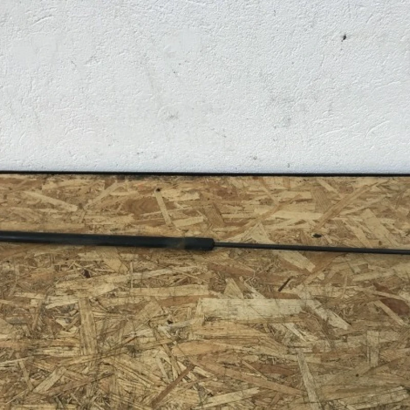 Amortizor capota / Volkswagen Golf MK6 2010 / Caroserie, oglinzi si faruri