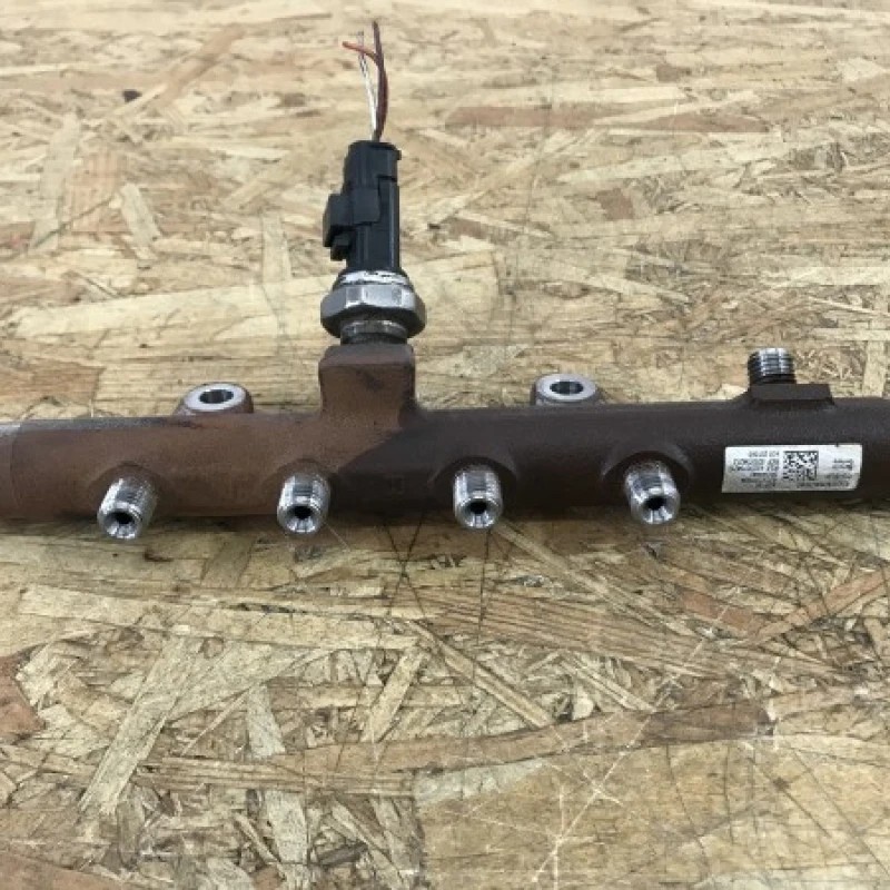 Rampa injectoare / Dacia Duster Duster I H79 2015 / Motor, racire si evacuare