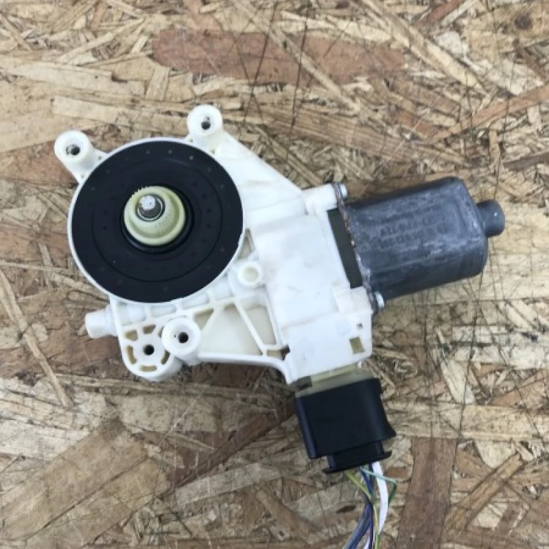 Motoras macara geam dreapta fata Ford 