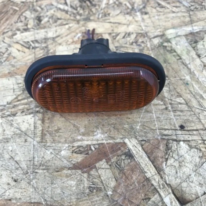Semnalizare aripa / Opel Vivaro Vivaro A 2008 / Caroserie, oglinzi si faruri