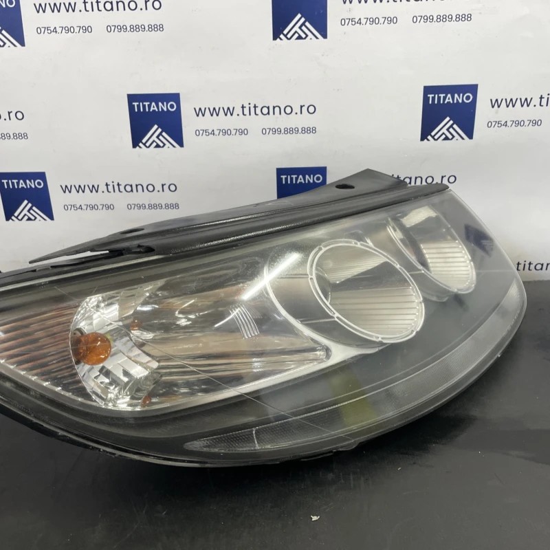 Far dreapta Europa / Hyundai Santa Fe Santa Fe 2010 / Caroserie, oglinzi si faruri