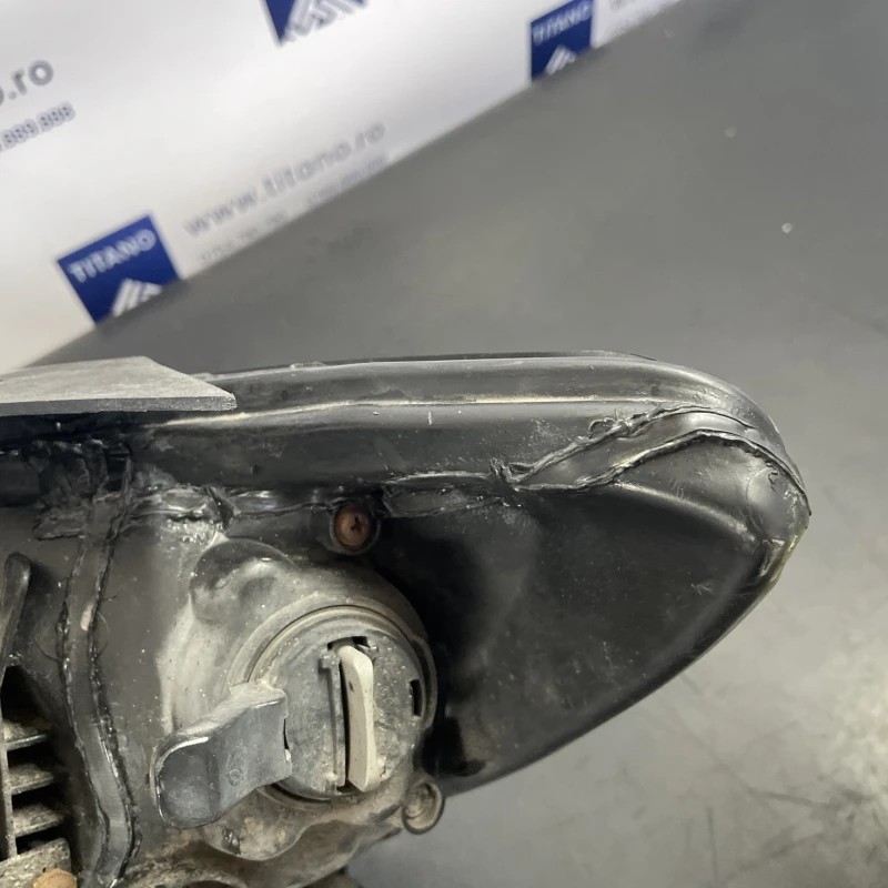 Far dreapta Europa / Hyundai Santa Fe Santa Fe 2010 / Caroserie, oglinzi si faruri