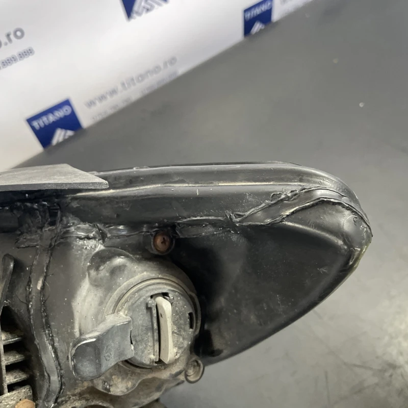 Far dreapta Europa / Hyundai Santa Fe Santa Fe 2010 / Caroserie, oglinzi si faruri