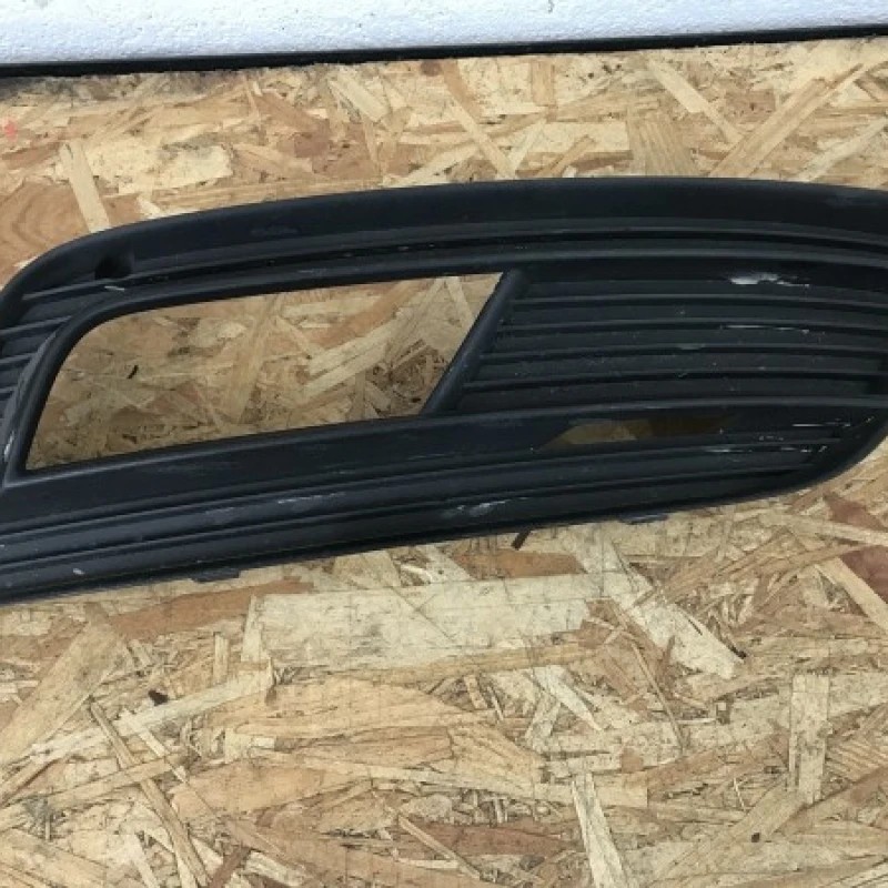 Grila proiector Audi A4 B8 2011