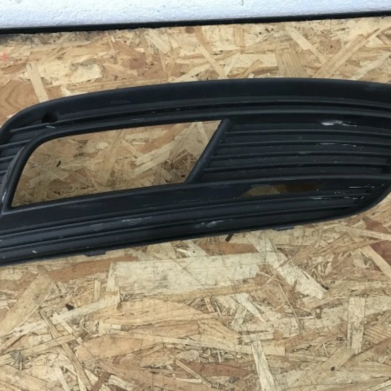 Grila proiector Audi A4 B8 2011