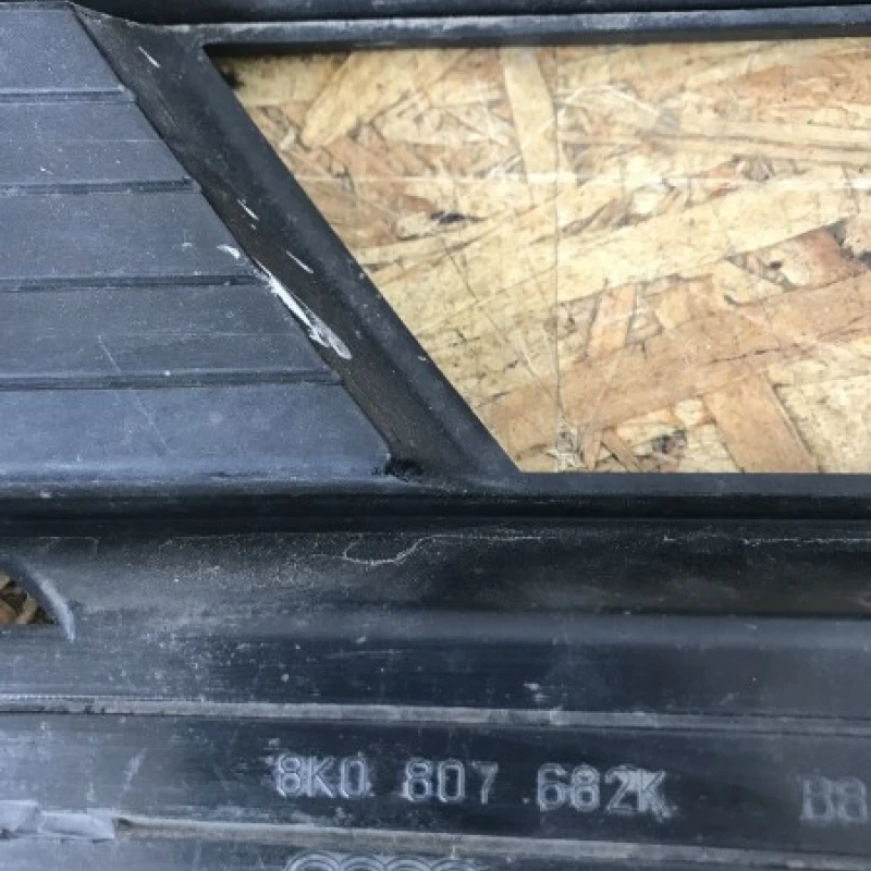 Grila proiector / Audi A4 B8 2011 / Caroserie, oglinzi si faruri