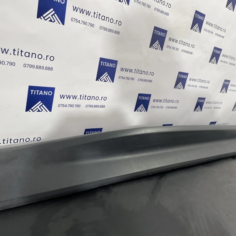 Bandou usa dreapta fata / Land Rover Range Rover Sport Range Rover Sport 2011 / Caroserie, oglinzi si faruri
