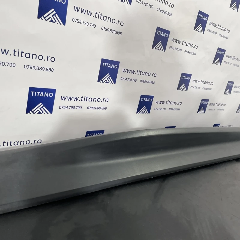 Bandou usa dreapta fata / Land Rover Range Rover Sport Range Rover Sport 2011 / Caroserie, oglinzi si faruri