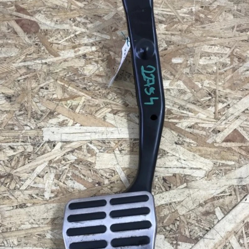 Ornament pedala sport / Volkswagen Golf MK6 2009 / Caroserie, oglinzi si faruri