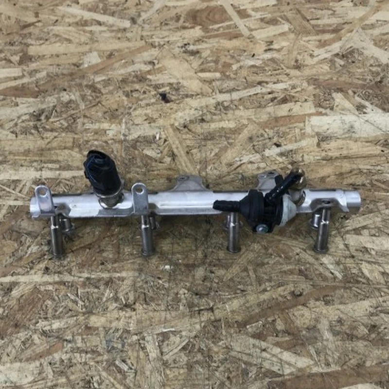 Rampa injectoare / Volkswagen Golf MK6 2009 / Anvelope