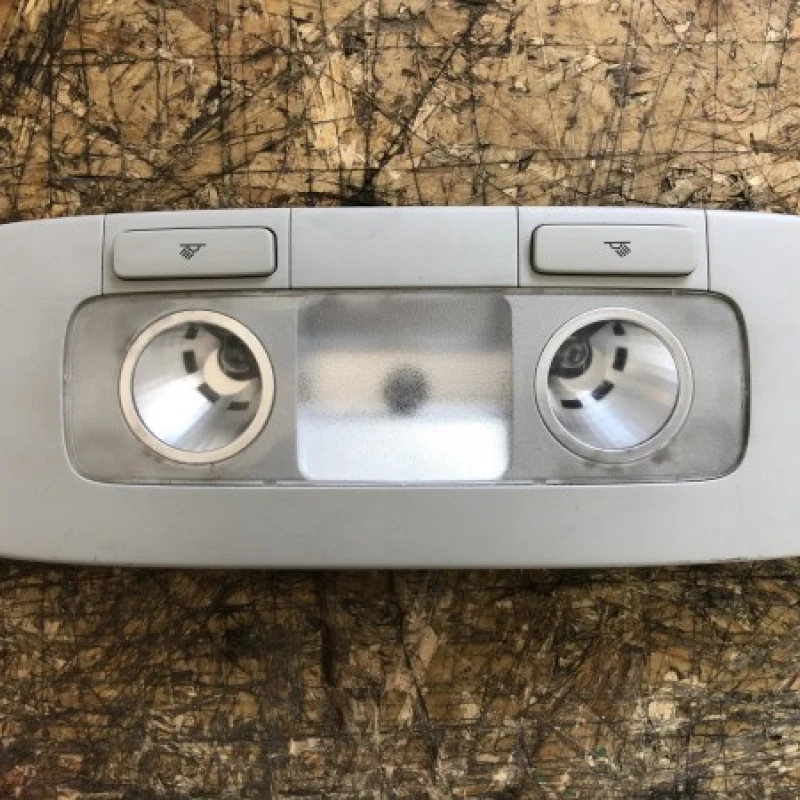 Lampa plafon spate / Volkswagen Passat CC 2012 / Audio si electronice