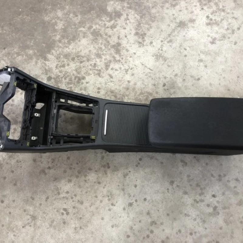 Cotiera consola centrala Volkswagen 