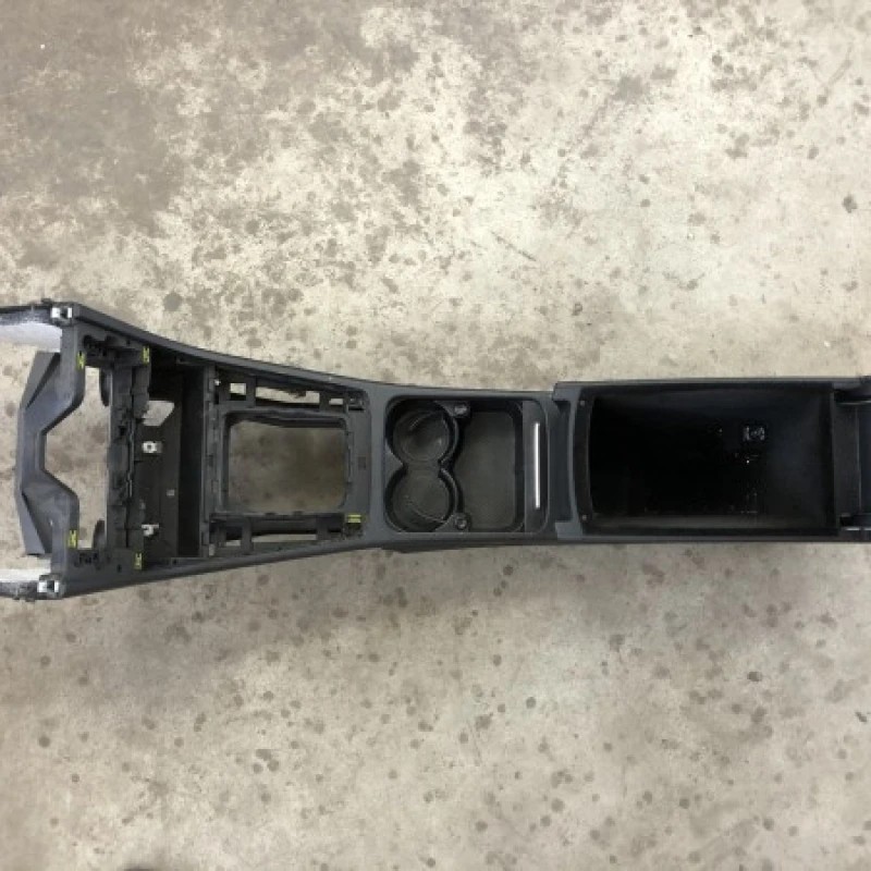 Cotiera consola centrala / Volkswagen Passat CC 2012 / Interior