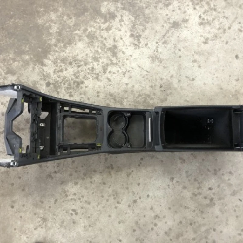 Cotiera consola centrala / Volkswagen Passat CC 2012 / Interior