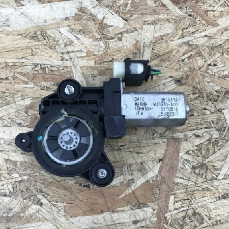 Motoras macara dreapta spate BMW 