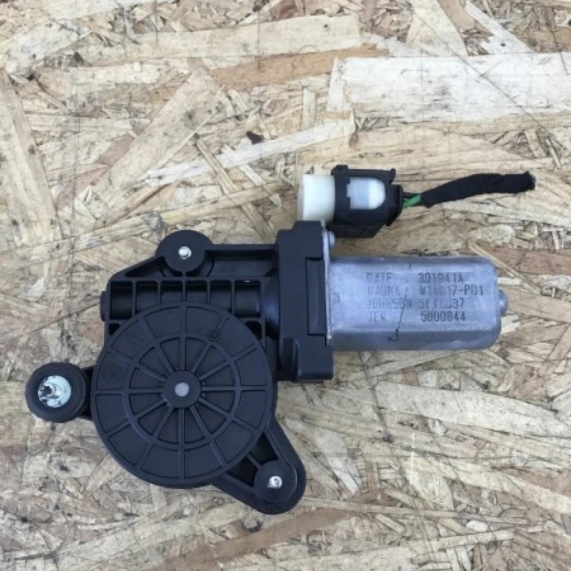 Motoras macara stanga spate / BMW Seria 3 F30 2013 / Caroserie, oglinzi si faruri