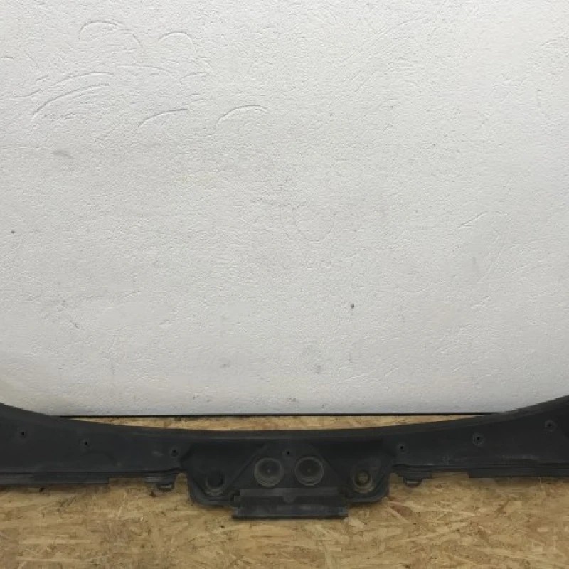 Grila stergatoare / BMW Seria 3 F30 2013 / Caroserie, oglinzi si faruri