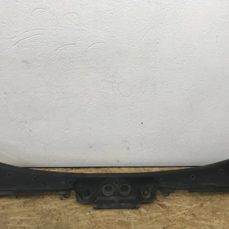 Grila stergatoare BMW 